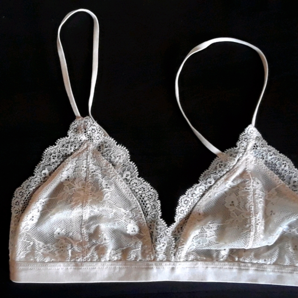 Talula bralette from Aritzia - Picture 1 of 4